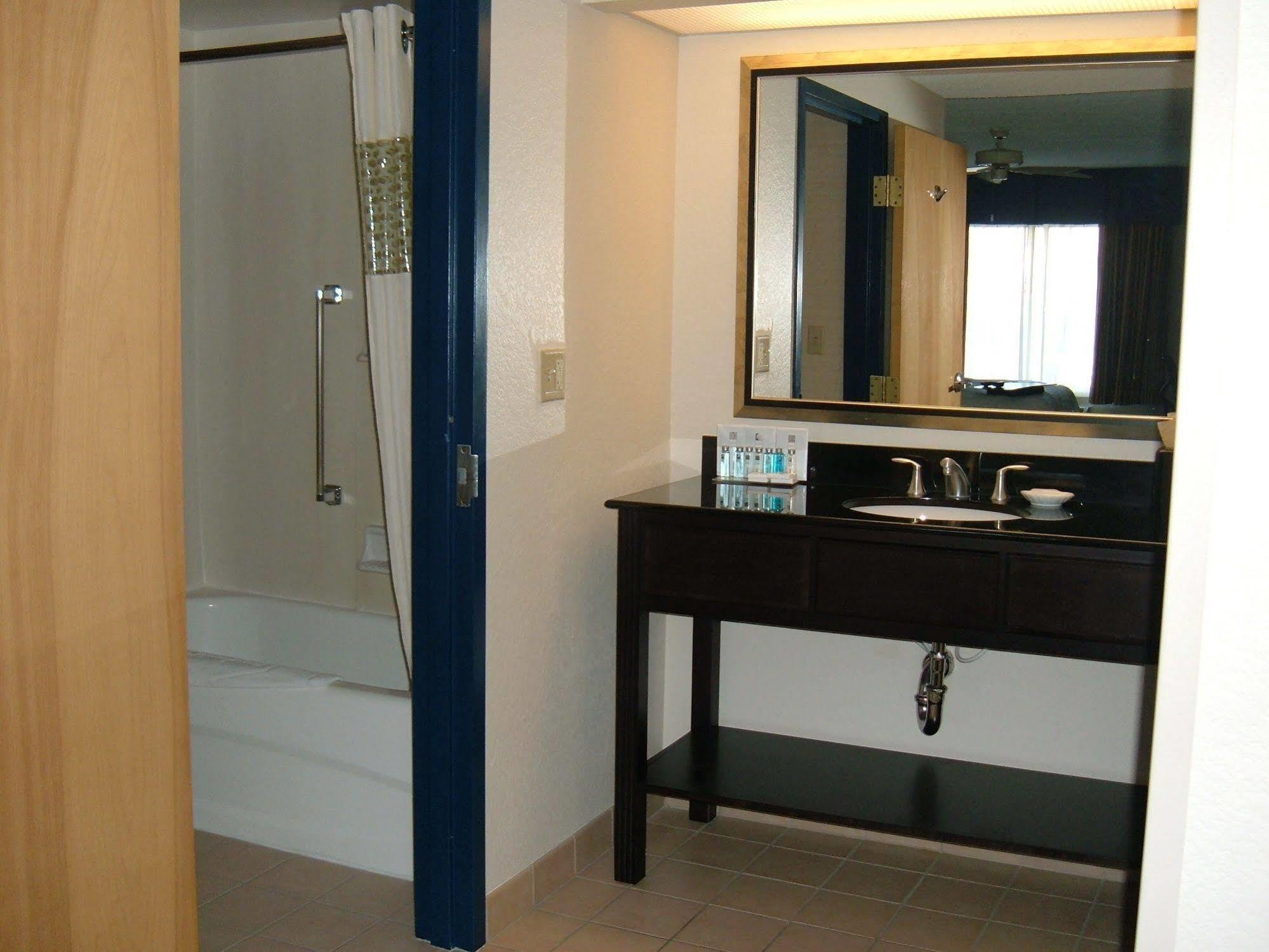Hampton Inn & Suites Anaheim גרדן גרוב מראה חיצוני תמונה